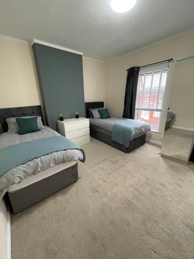 Bentley Place Crewe Esterno foto