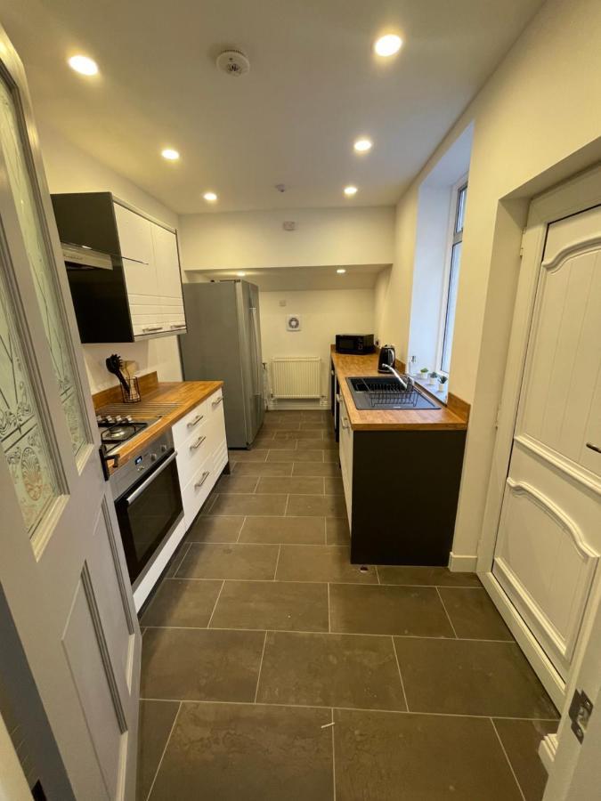 Bentley Place Crewe Esterno foto
