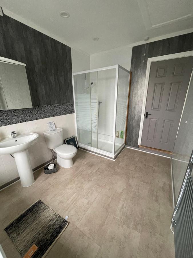 Bentley Place Crewe Esterno foto