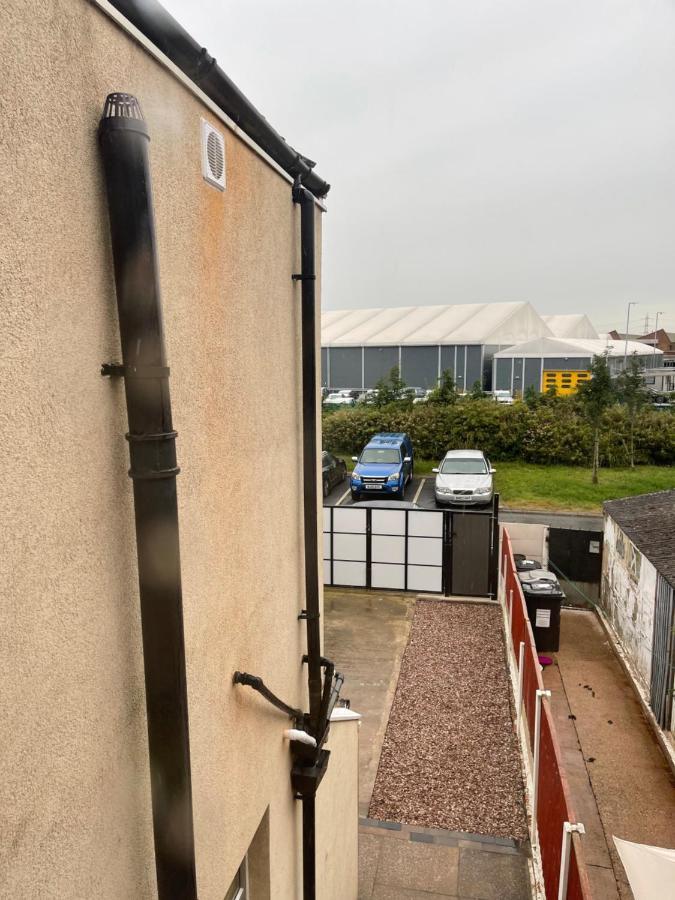 Bentley Place Crewe Esterno foto