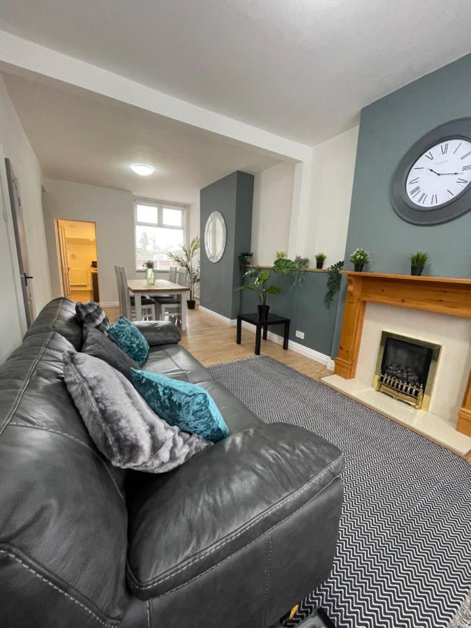 Bentley Place Crewe Esterno foto