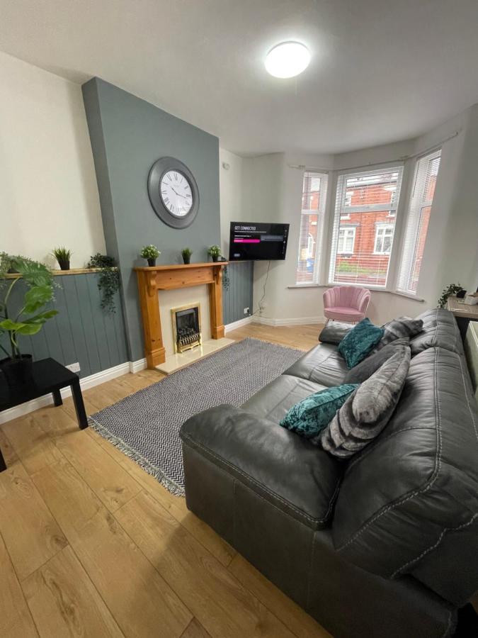 Bentley Place Crewe Esterno foto